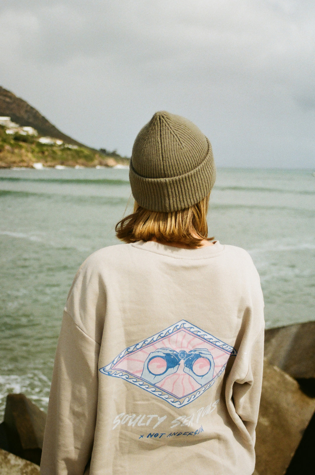 THE SUN SEEKER CREW NECK